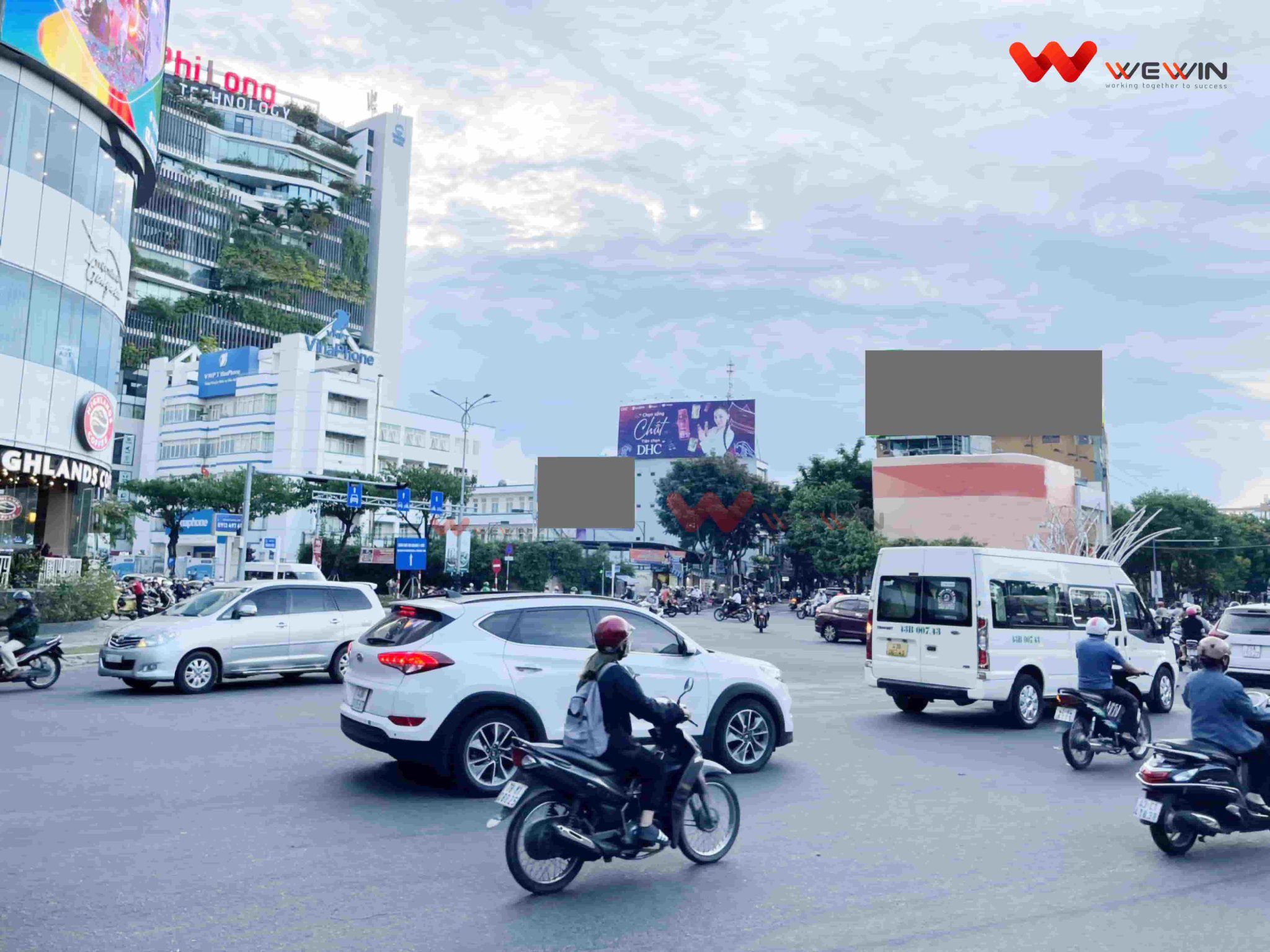 Quảng cáo Billboard DHC tại Đà Nẵng vào ban ngày