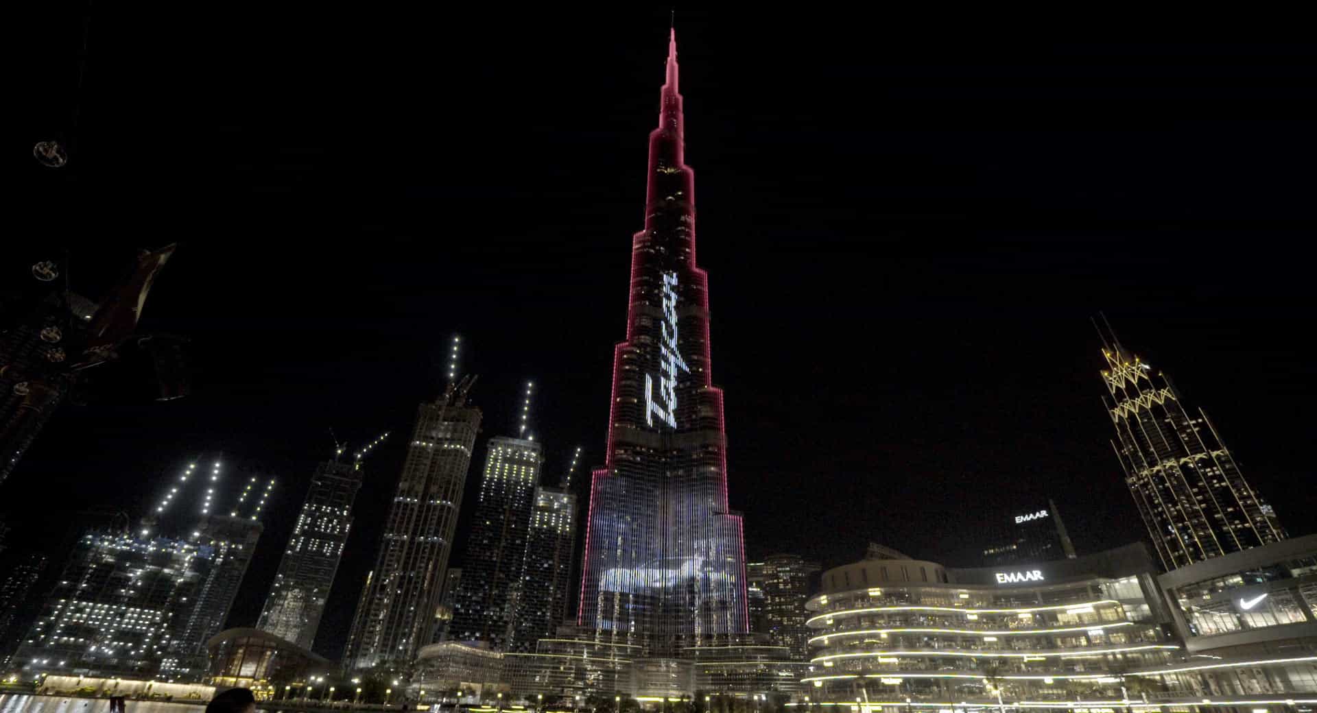 Quảng cáo tại tòa nhà Burj Khalifa